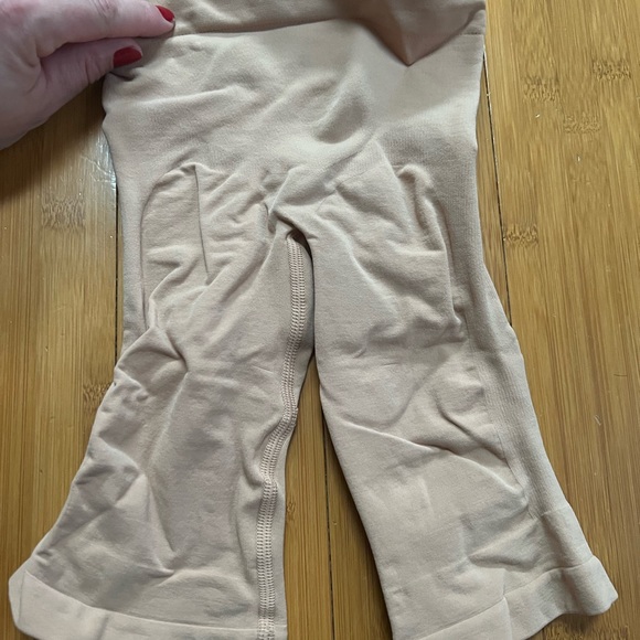 Skims Sculpting Above the Knee Shorts sz XXS/XS OCHRE color - Picture 3 of 6